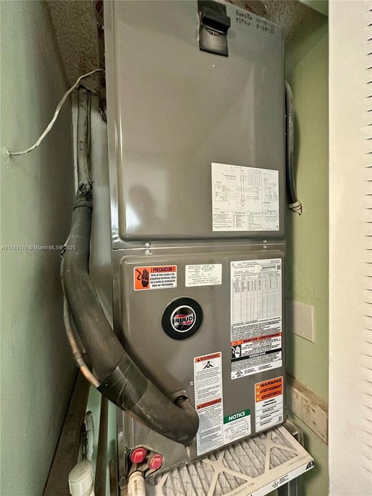 Vendido Recientemente: $230,000 (2 camas, 2 baños, 760 Pies cuadrados)