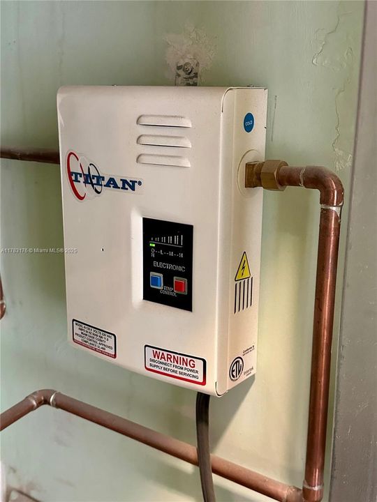 Vendido Recientemente: $230,000 (2 camas, 2 baños, 760 Pies cuadrados)