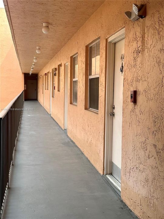 Vendido Recientemente: $230,000 (2 camas, 2 baños, 760 Pies cuadrados)