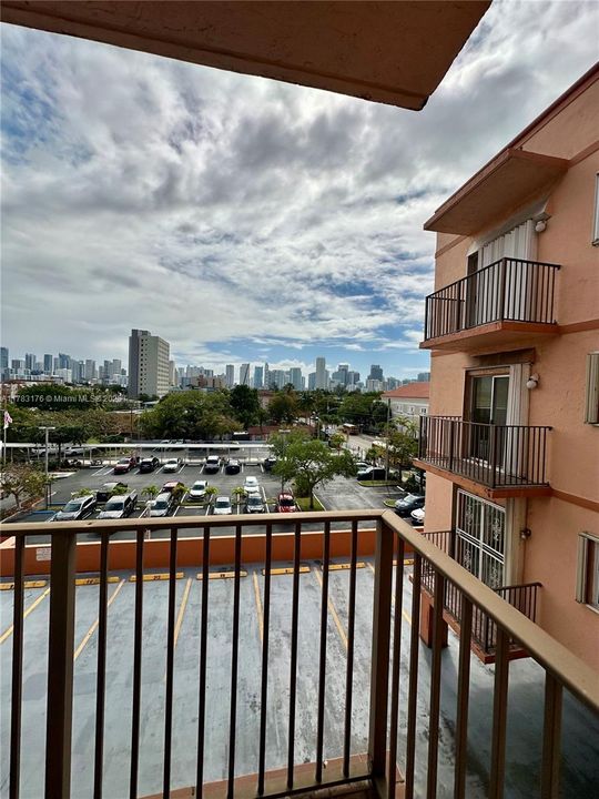 Vendido Recientemente: $230,000 (2 camas, 2 baños, 760 Pies cuadrados)