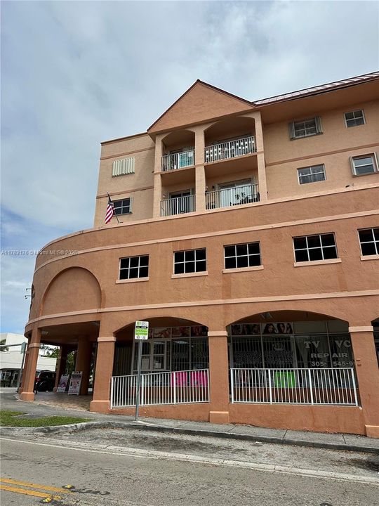 Vendido Recientemente: $230,000 (2 camas, 2 baños, 760 Pies cuadrados)