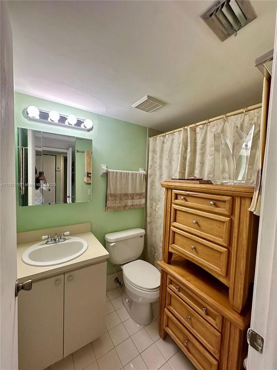 Vendido Recientemente: $230,000 (2 camas, 2 baños, 760 Pies cuadrados)