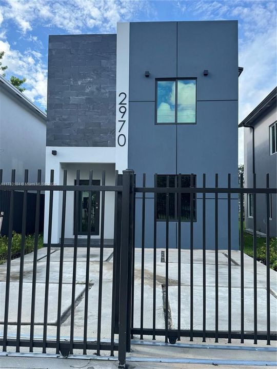 Под контрактом: $525,000 (4 спален, 2 ванн, 0 Квадратных фут)