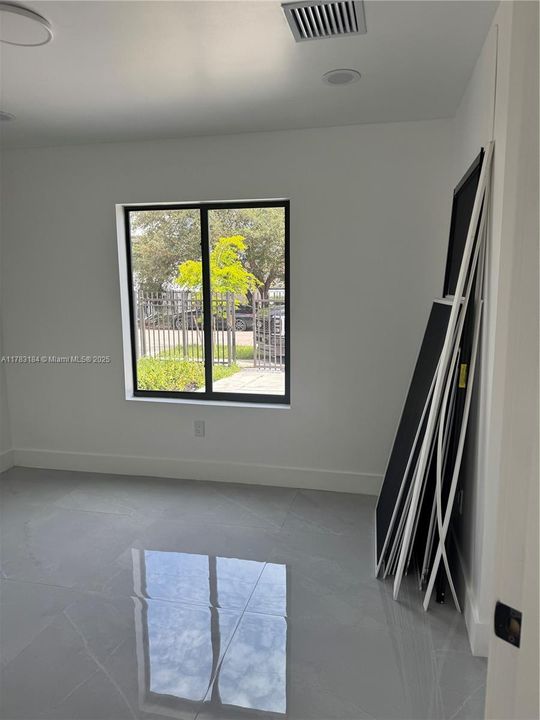 Под контрактом: $525,000 (4 спален, 2 ванн, 0 Квадратных фут)