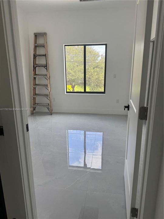 Под контрактом: $525,000 (4 спален, 2 ванн, 0 Квадратных фут)