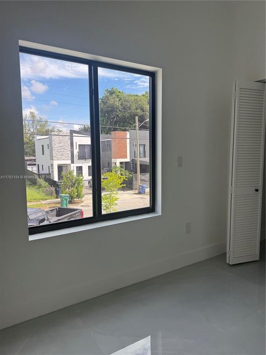 Под контрактом: $525,000 (4 спален, 2 ванн, 0 Квадратных фут)