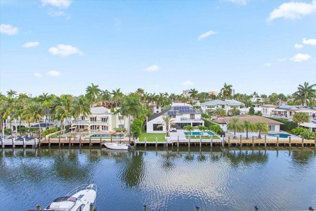 На продажу: $2,999,900 (3 спален, 3 ванн, 2918 Квадратных фут)