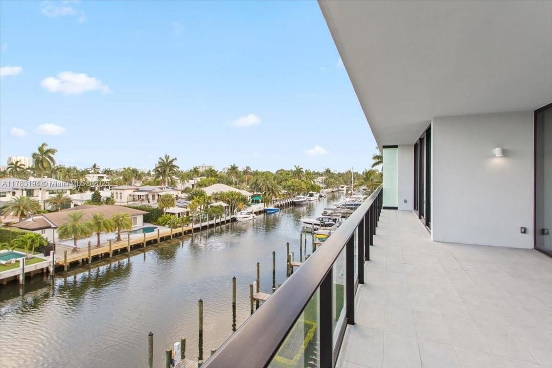 На продажу: $2,999,900 (3 спален, 3 ванн, 2918 Квадратных фут)