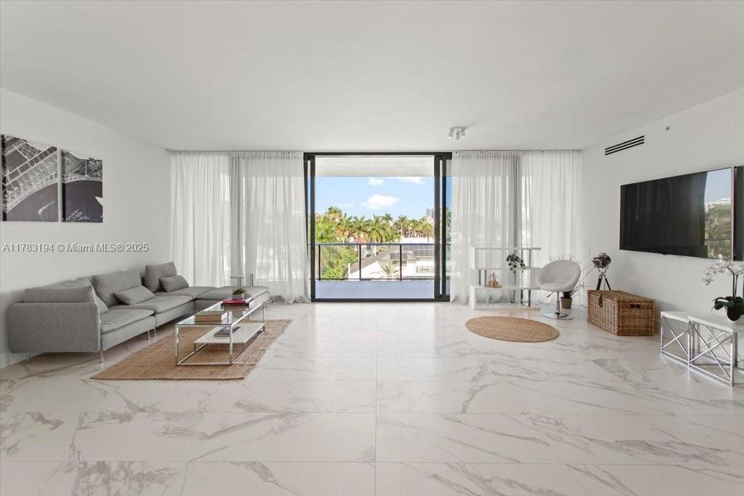 На продажу: $2,999,900 (3 спален, 3 ванн, 2918 Квадратных фут)