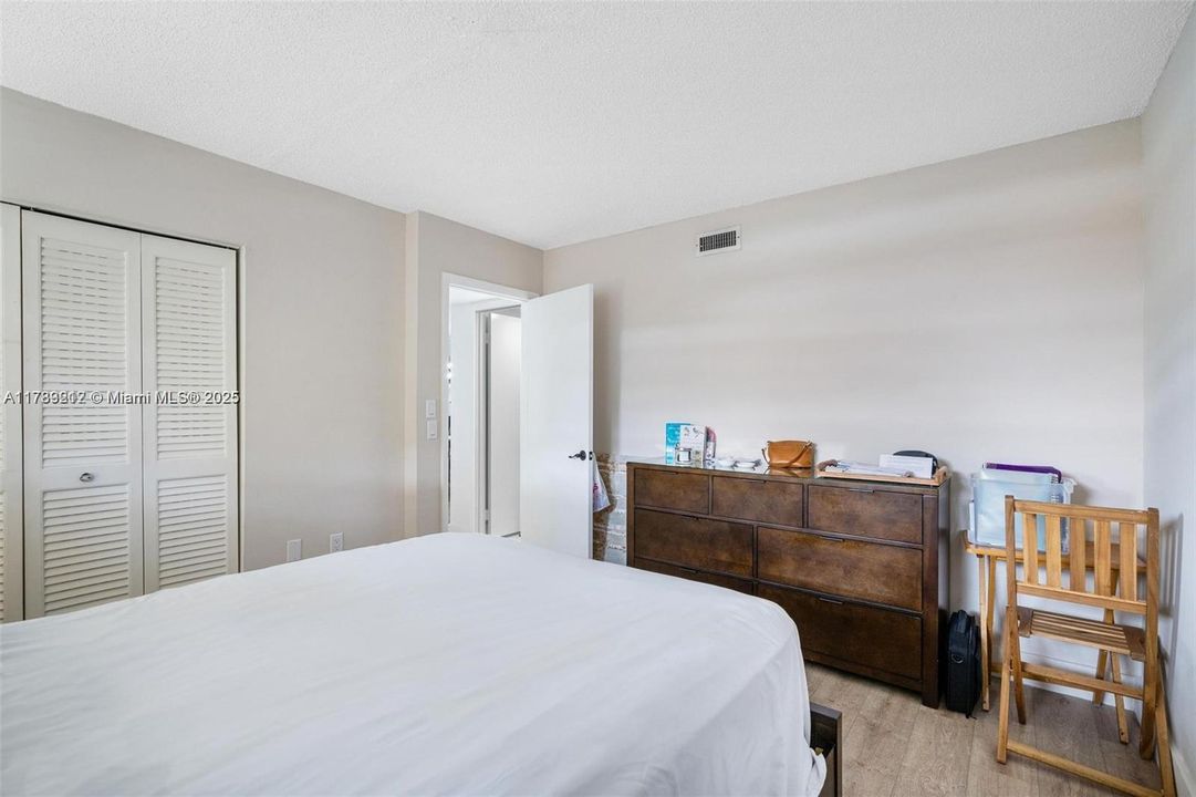 最近售出: $187,999 (2 贝兹, 2 浴室, 1021 平方英尺)