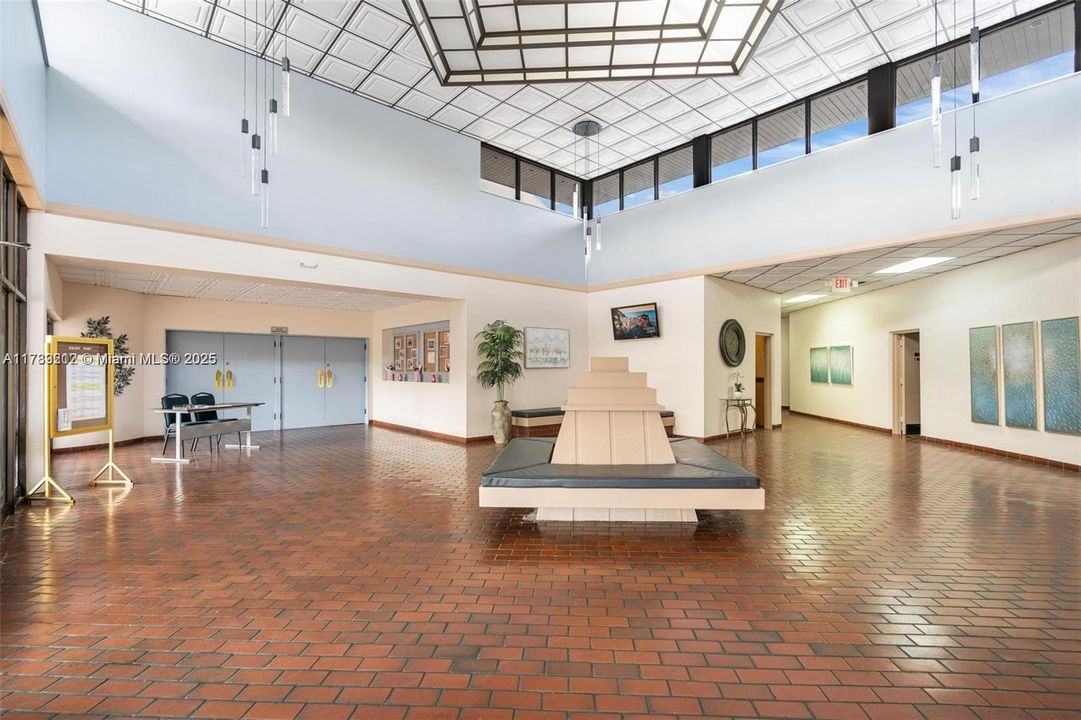 最近售出: $187,999 (2 贝兹, 2 浴室, 1021 平方英尺)