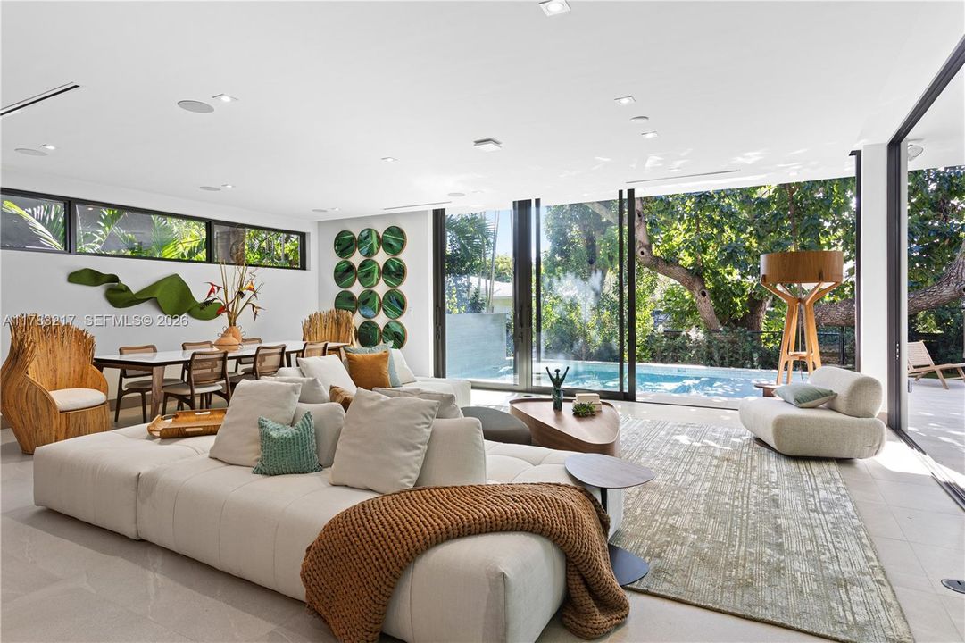 En Venta: $4,299,000 (4 camas, 4 baños, 3500 Pies cuadrados)