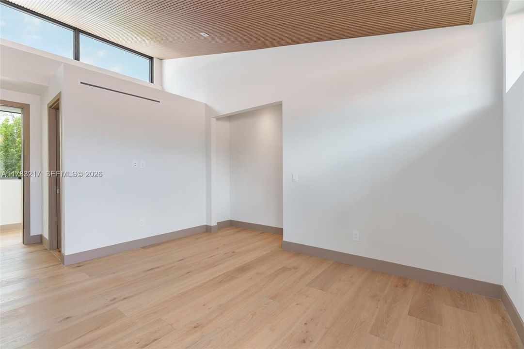 En Venta: $4,299,000 (4 camas, 4 baños, 3500 Pies cuadrados)