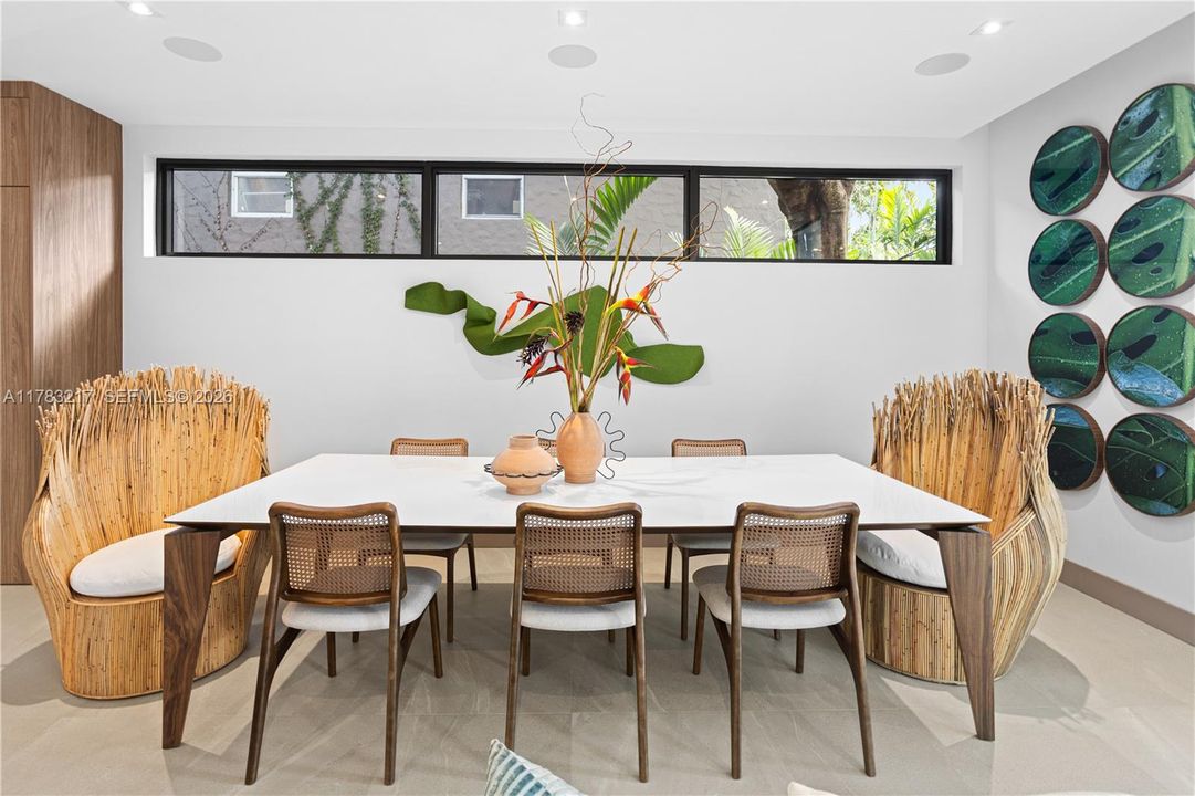 En Venta: $4,299,000 (4 camas, 4 baños, 3500 Pies cuadrados)