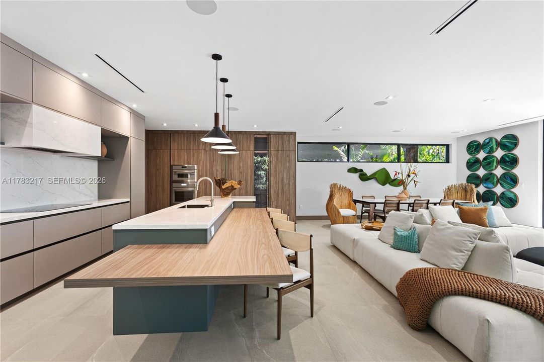 En Venta: $4,299,000 (4 camas, 4 baños, 3500 Pies cuadrados)