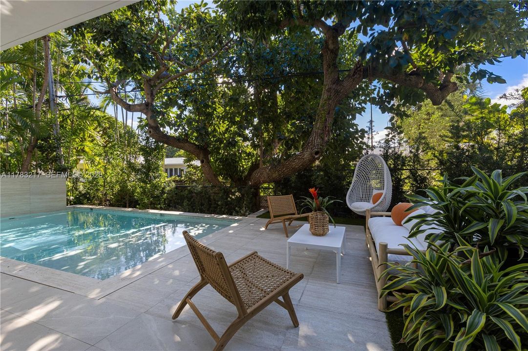 En Venta: $4,299,000 (4 camas, 4 baños, 3500 Pies cuadrados)