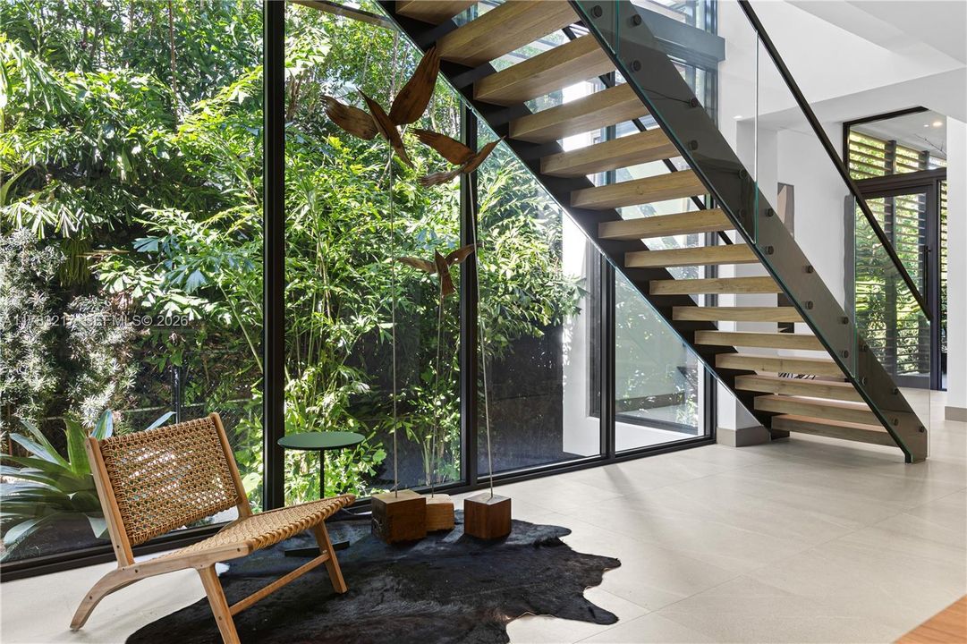 En Venta: $4,299,000 (4 camas, 4 baños, 3500 Pies cuadrados)