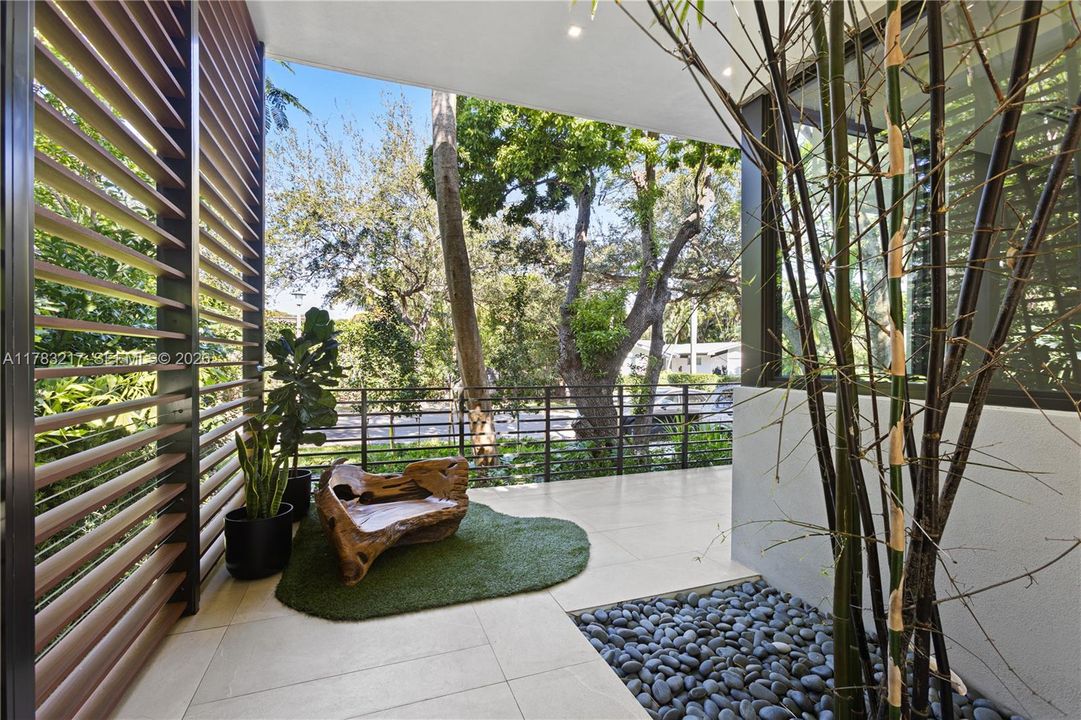 En Venta: $4,299,000 (4 camas, 4 baños, 3500 Pies cuadrados)