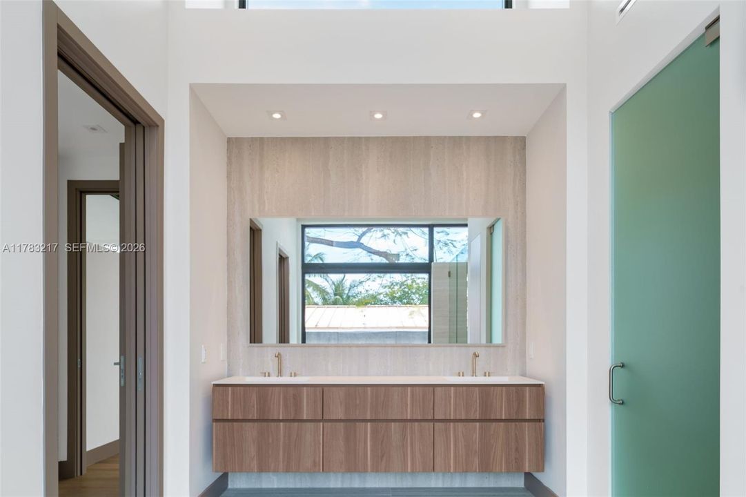 En Venta: $4,299,000 (4 camas, 4 baños, 3500 Pies cuadrados)