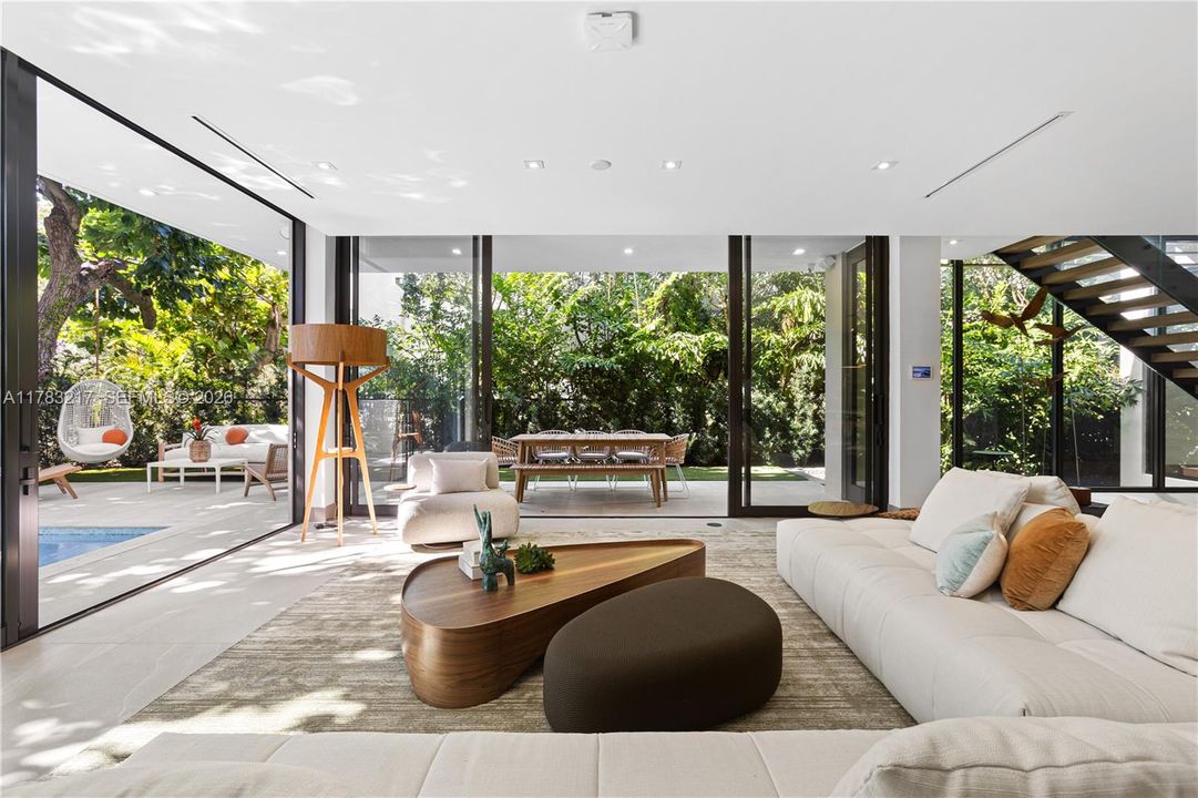 En Venta: $4,299,000 (4 camas, 4 baños, 3500 Pies cuadrados)