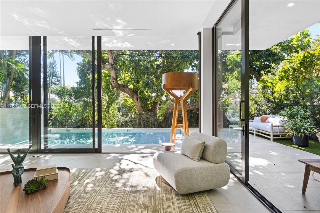 En Venta: $4,299,000 (4 camas, 4 baños, 3500 Pies cuadrados)