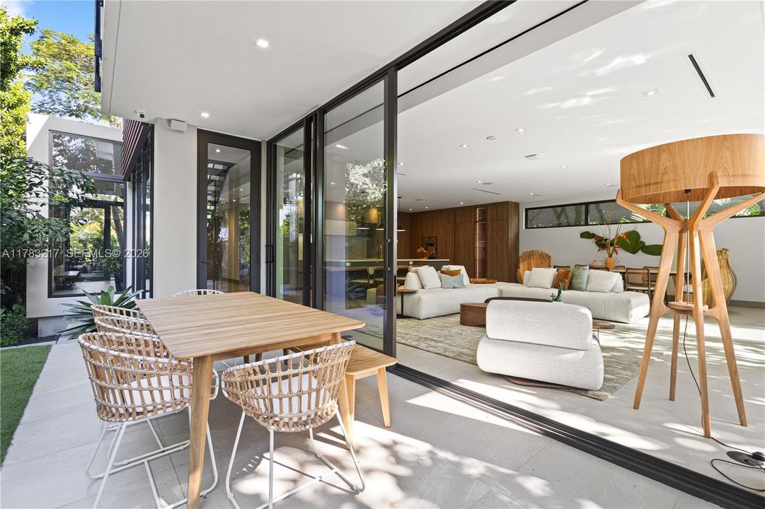 En Venta: $4,299,000 (4 camas, 4 baños, 3500 Pies cuadrados)