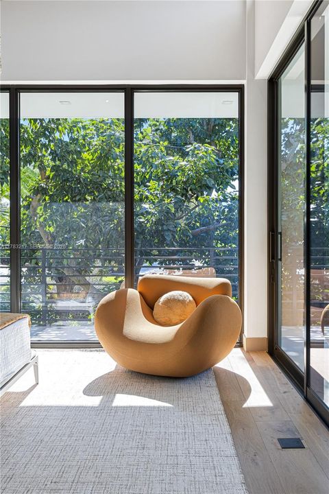 En Venta: $4,299,000 (4 camas, 4 baños, 3500 Pies cuadrados)