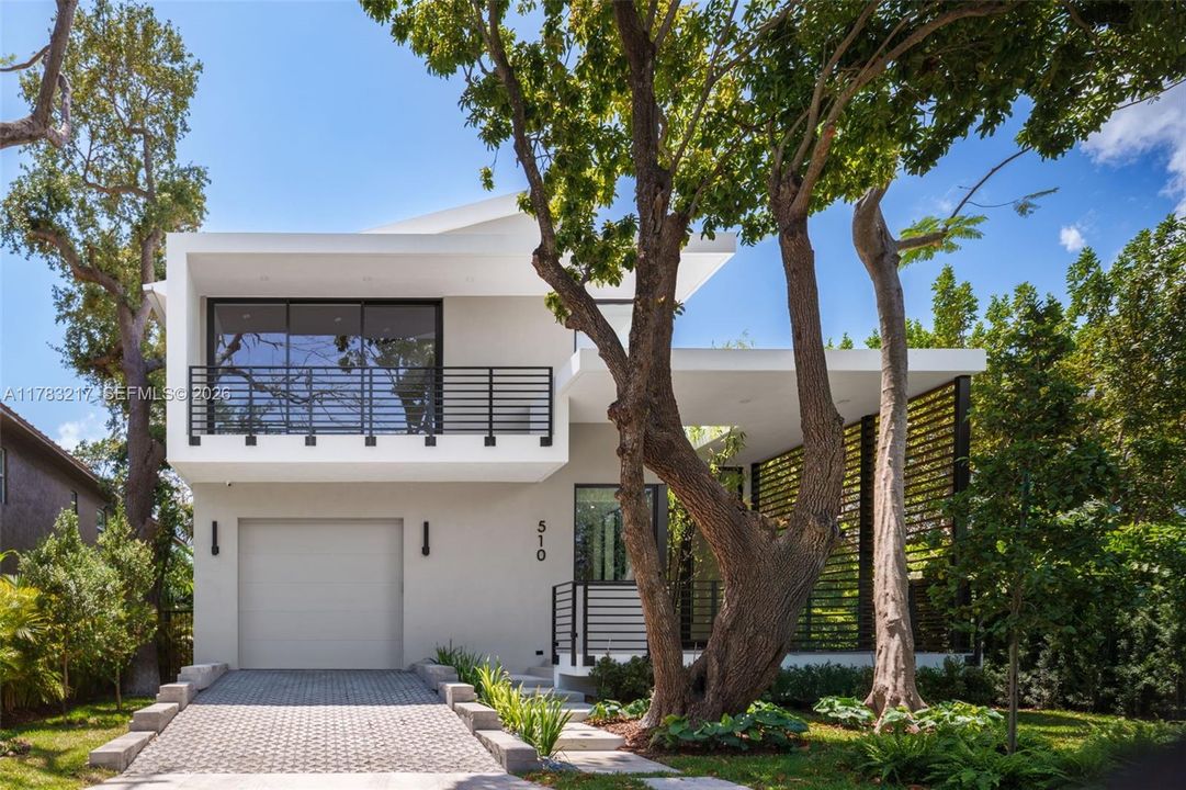 En Venta: $4,299,000 (4 camas, 4 baños, 3500 Pies cuadrados)