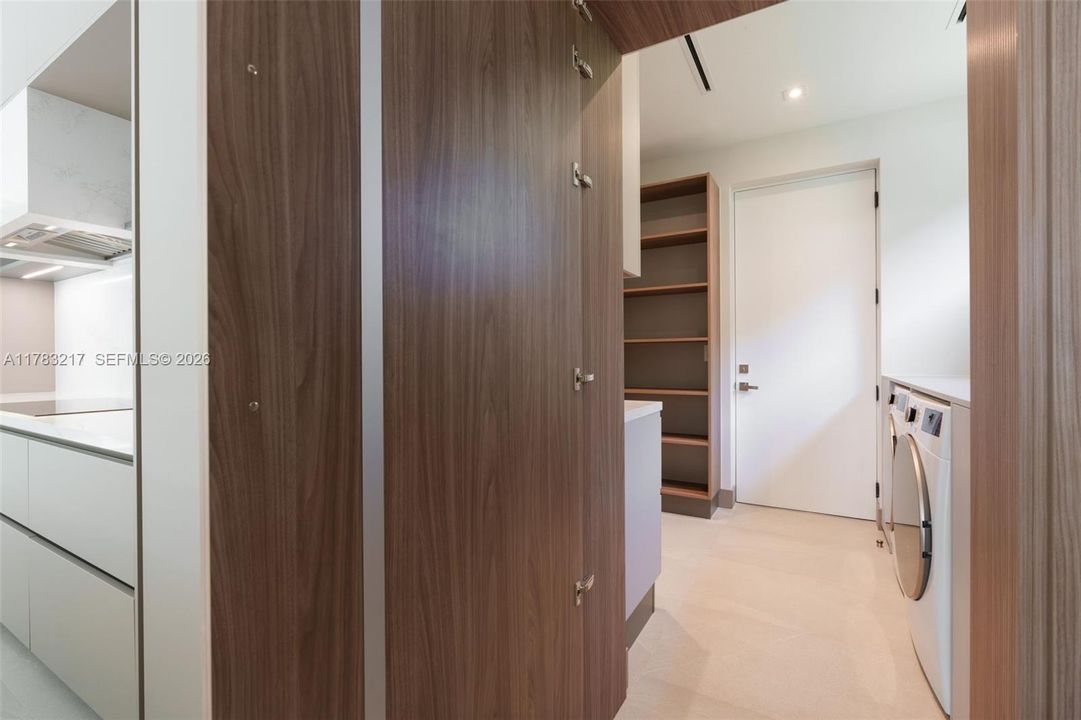 En Venta: $4,299,000 (4 camas, 4 baños, 3500 Pies cuadrados)