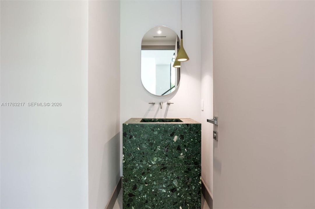 En Venta: $4,299,000 (4 camas, 4 baños, 3500 Pies cuadrados)