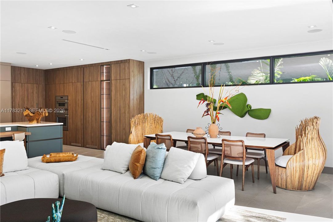 En Venta: $4,299,000 (4 camas, 4 baños, 3500 Pies cuadrados)