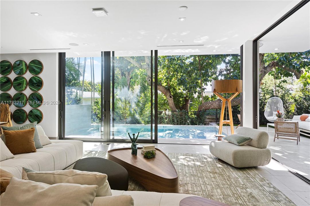 En Venta: $4,299,000 (4 camas, 4 baños, 3500 Pies cuadrados)