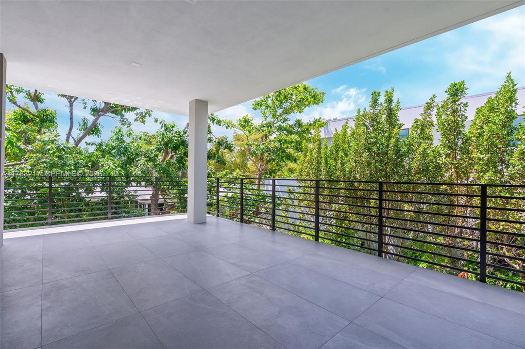 En Venta: $4,299,000 (4 camas, 4 baños, 3500 Pies cuadrados)