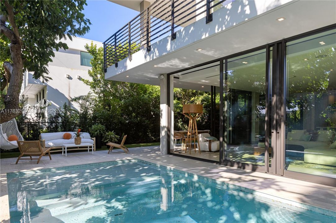 En Venta: $4,299,000 (4 camas, 4 baños, 3500 Pies cuadrados)