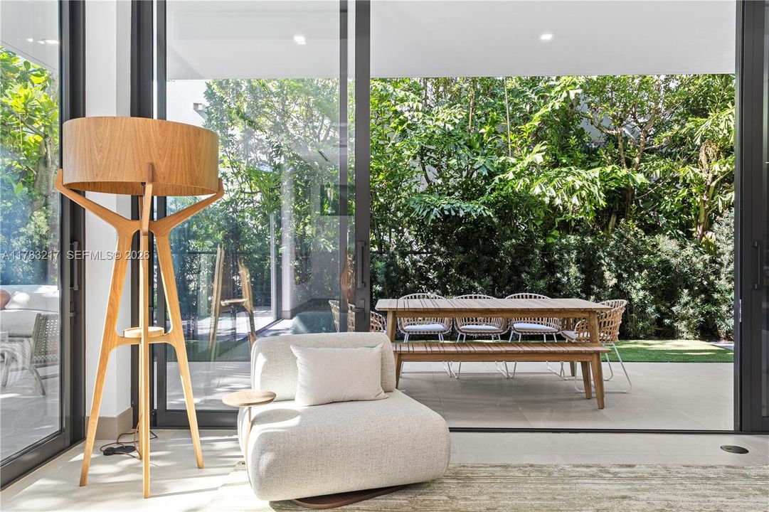 En Venta: $4,299,000 (4 camas, 4 baños, 3500 Pies cuadrados)