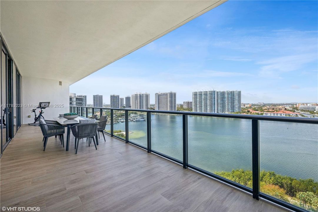 Recently Sold: $3,850,000 (4 beds, 4 baths, 2956 Square Feet)