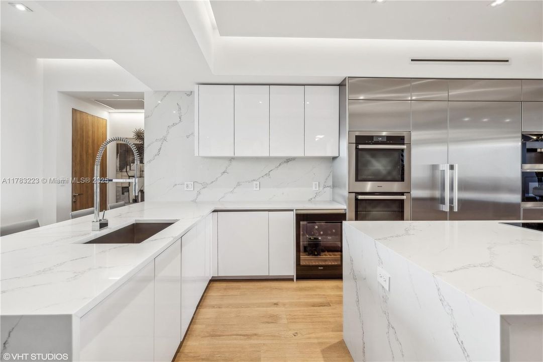 Recently Sold: $3,850,000 (4 beds, 4 baths, 2956 Square Feet)