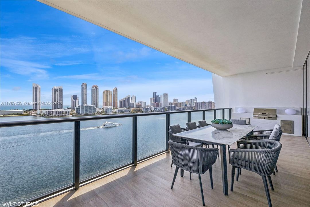 Recently Sold: $3,850,000 (4 beds, 4 baths, 2956 Square Feet)