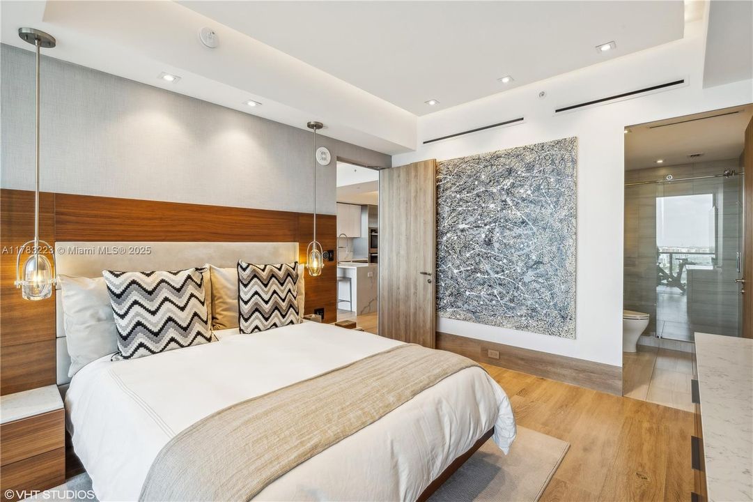 Recently Sold: $3,850,000 (4 beds, 4 baths, 2956 Square Feet)