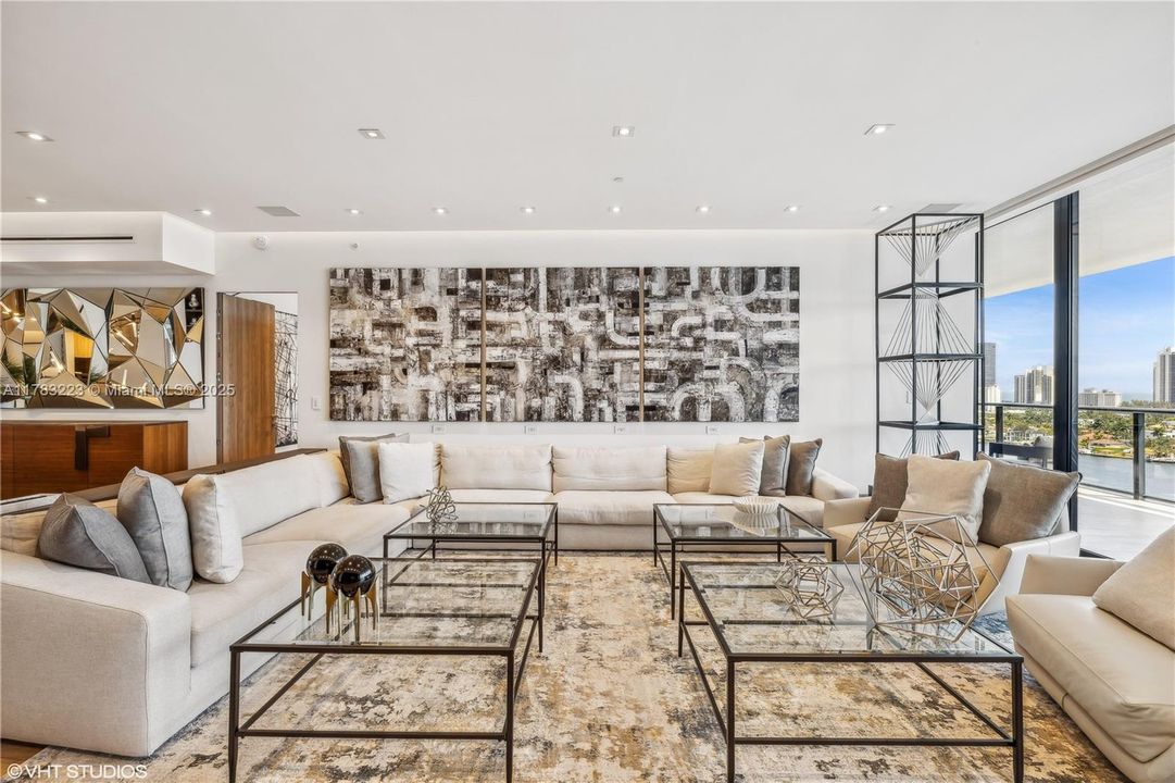 Recently Sold: $3,850,000 (4 beds, 4 baths, 2956 Square Feet)