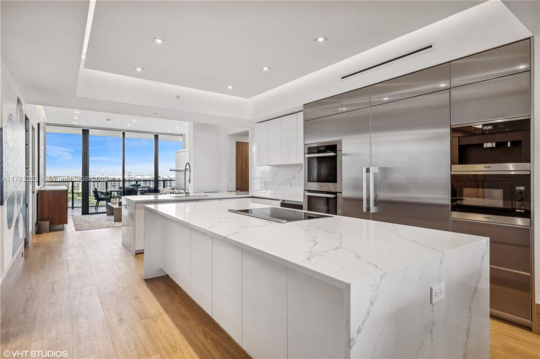 Recently Sold: $3,850,000 (4 beds, 4 baths, 2956 Square Feet)