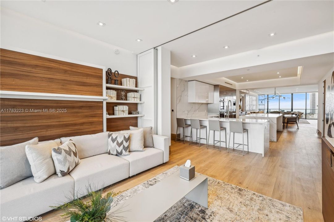 Recently Sold: $3,850,000 (4 beds, 4 baths, 2956 Square Feet)
