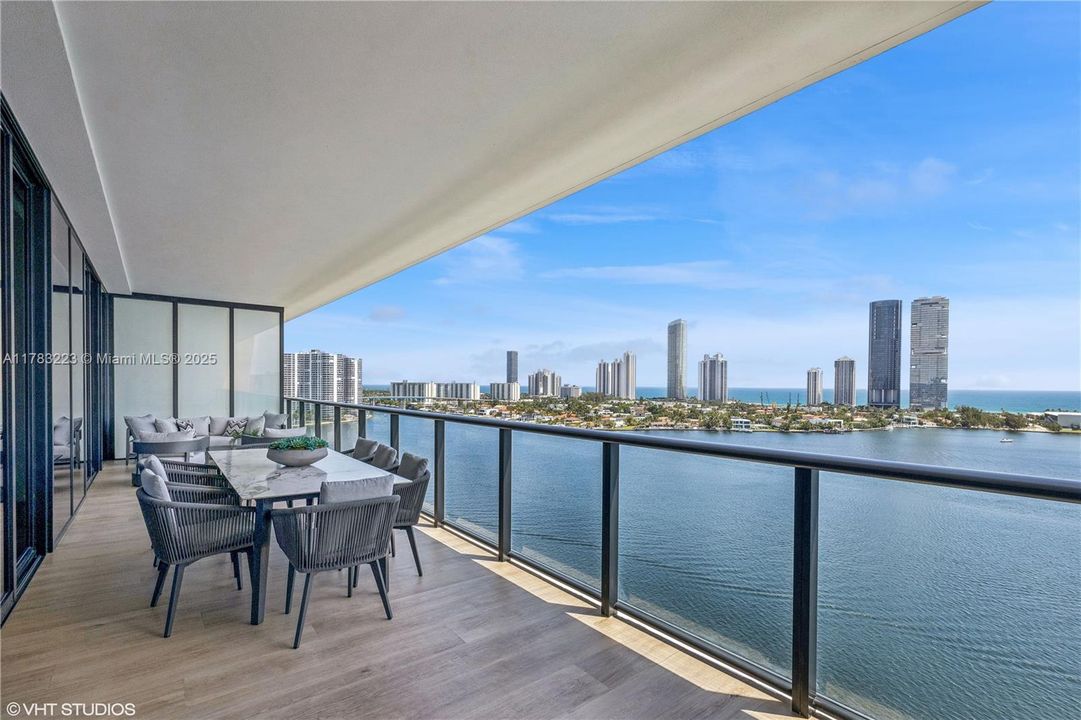 Recently Sold: $3,850,000 (4 beds, 4 baths, 2956 Square Feet)