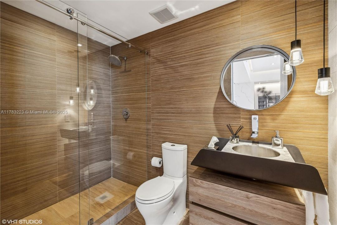 Recently Sold: $3,850,000 (4 beds, 4 baths, 2956 Square Feet)