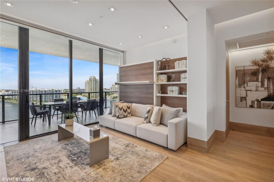Recently Sold: $3,850,000 (4 beds, 4 baths, 2956 Square Feet)