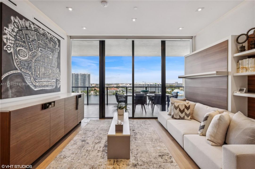 Recently Sold: $3,850,000 (4 beds, 4 baths, 2956 Square Feet)