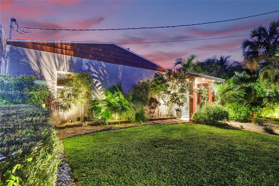 Recently Sold: $800,000 (3 beds, 1 baths, 1860 Square Feet)