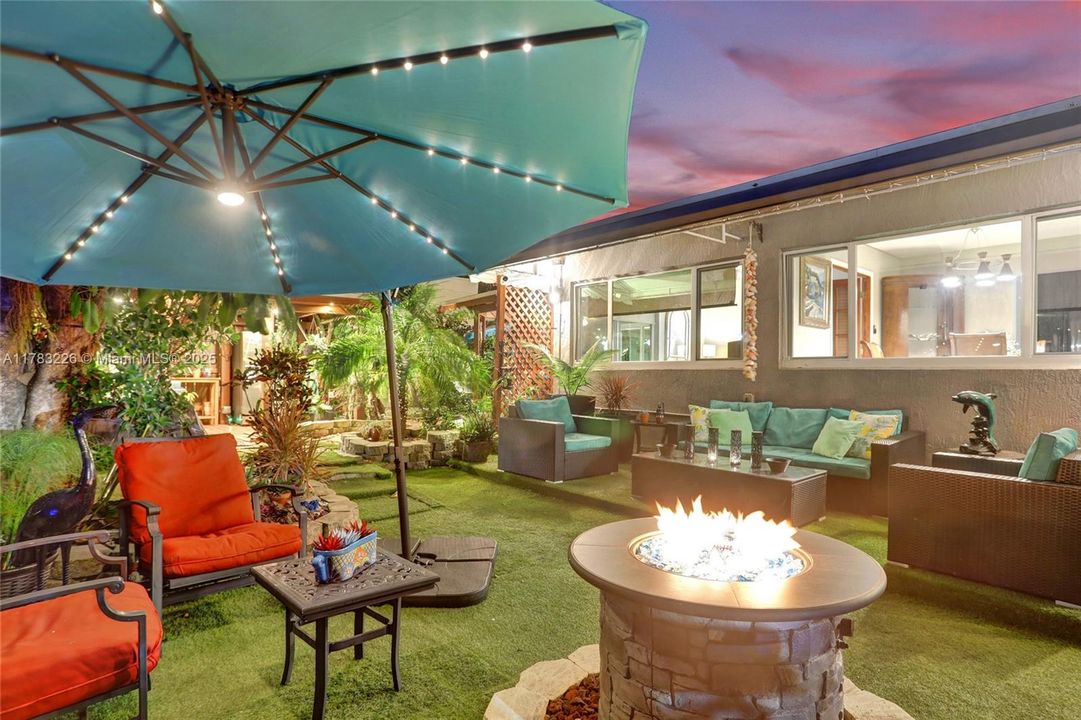 Recently Sold: $800,000 (3 beds, 1 baths, 1860 Square Feet)