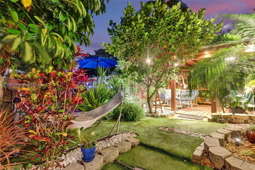 Recently Sold: $800,000 (3 beds, 1 baths, 1860 Square Feet)