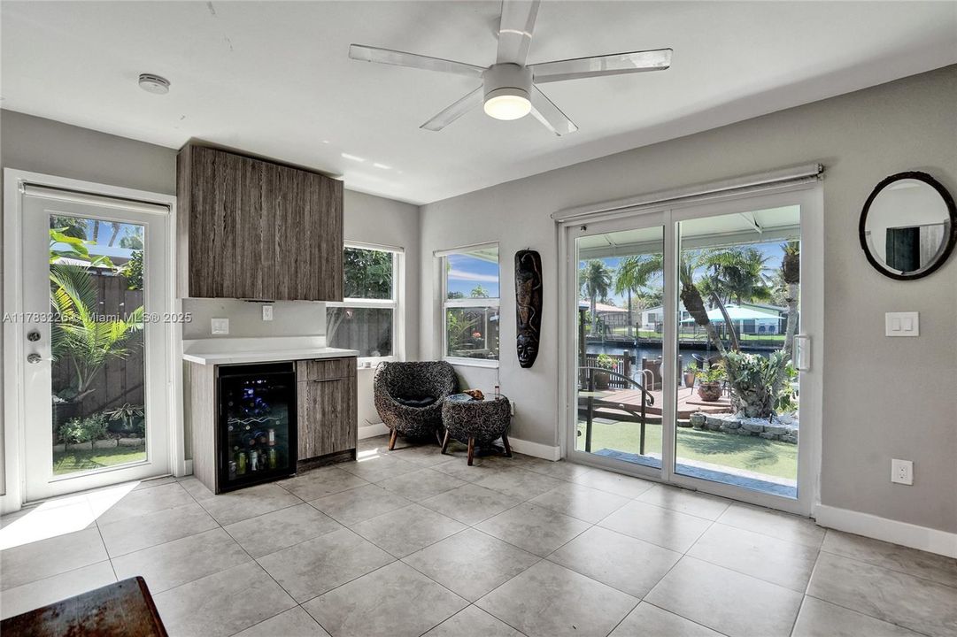 Recently Sold: $800,000 (3 beds, 1 baths, 1860 Square Feet)